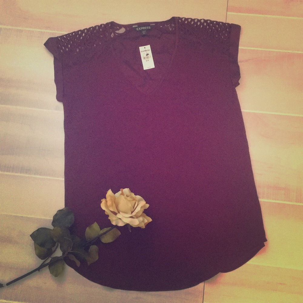 Beautiful burgundy Express silky blouse!